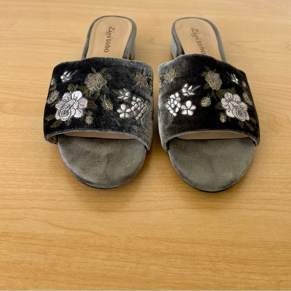 Zigi Soho velvet floral gray slides with small chunky heel - Picture 3 of 6
